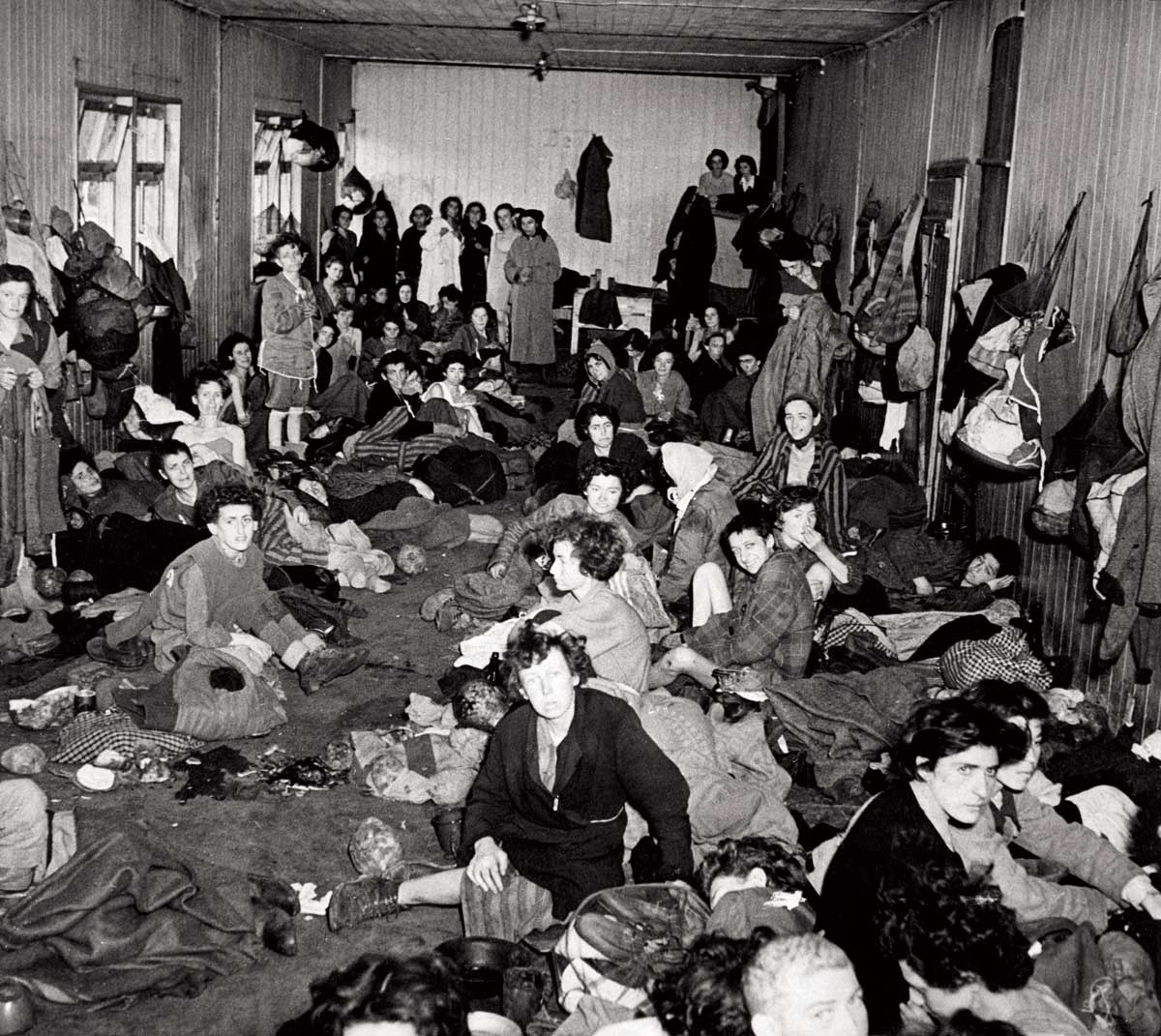 Roma and Sinti women in a barrack block at Bergen-Belsen, April 1945 © Galerie Bilderwelt/Hulton Getty Images..