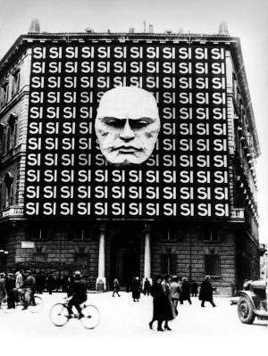 A billboard with a portrais of the Italian dictator Mussolini seeking a yes vote in a forthcoming plebiscite, Rome, 1934. Getty/Keystone-France