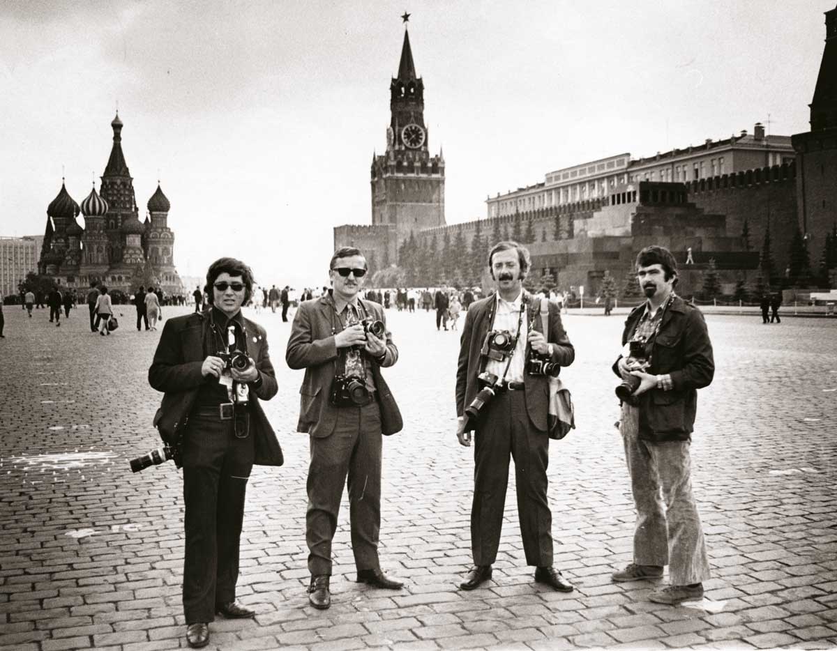American press photographers in Red Square on assignment to cover President Nixon’s visit in 1972 © Wally McNamee/Getty Images. 