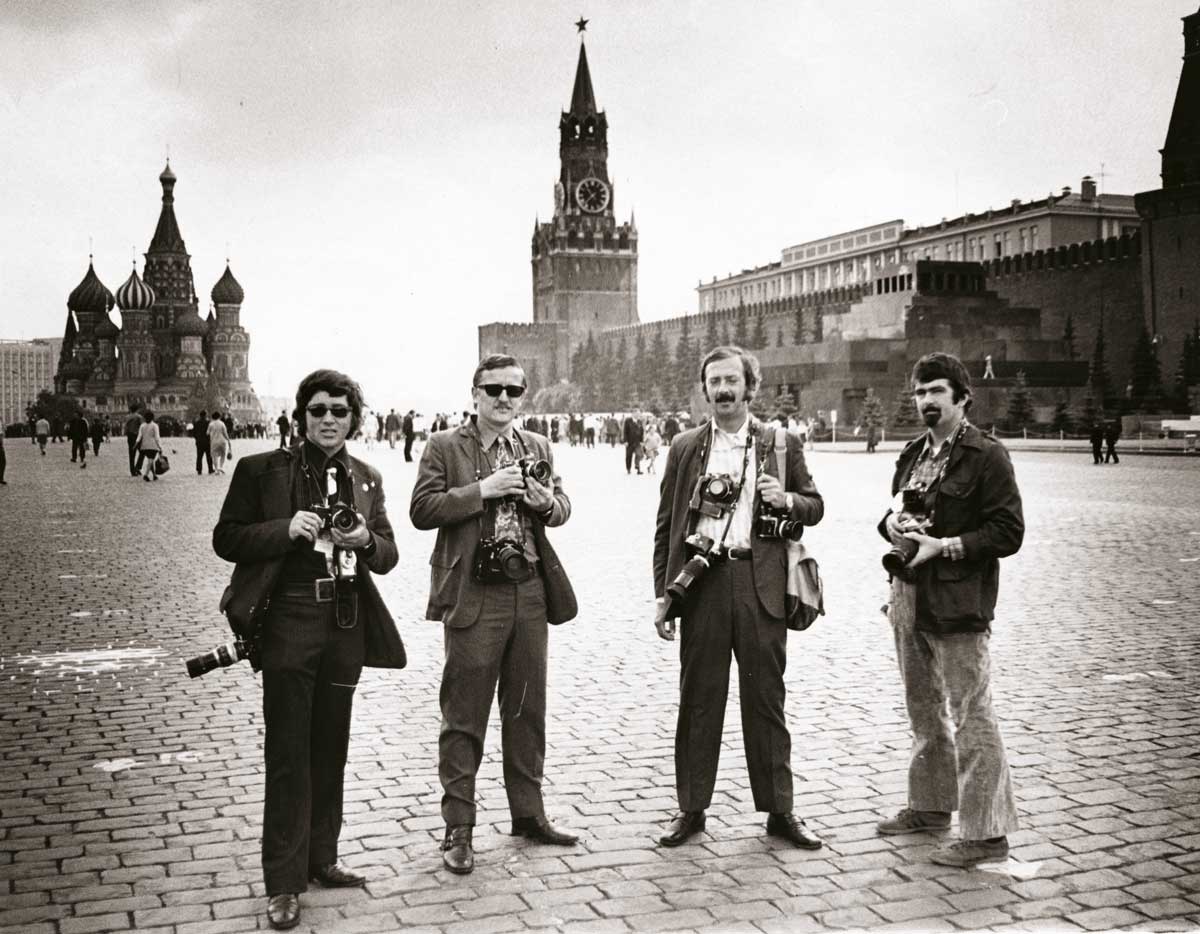 American press photographers in Red Square on assignment to cover President Nixon’s visit in 1972 © Wally McNamee/Getty Images.