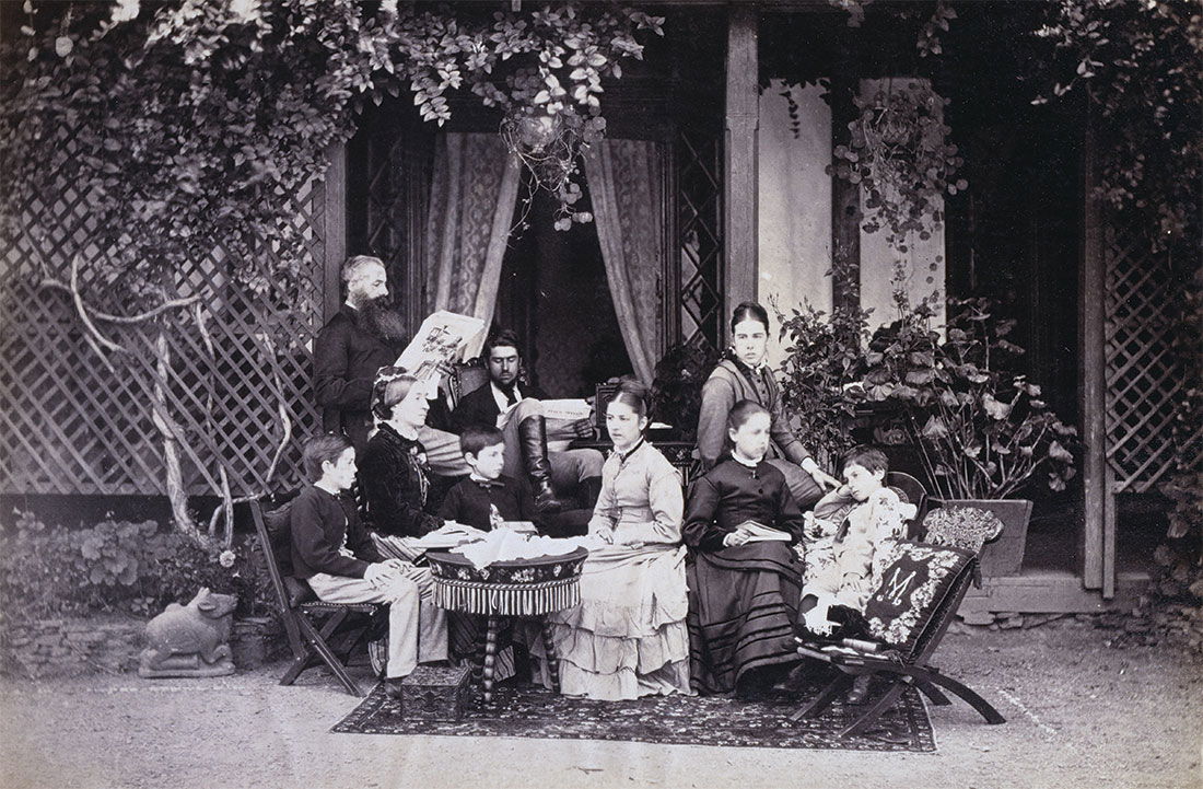 Having a laugh: an English family at morning tea in Simla, India, 1871. © Royal Geographical Society, London/Bridgeman Images.