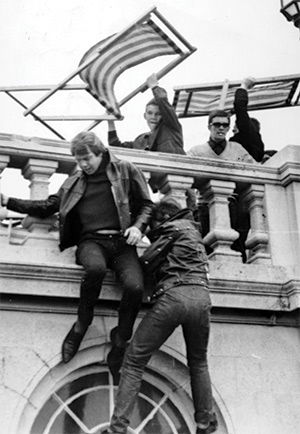 Rockers flee mods at Brighton on May 5th, 1964. Getty/Popperfoto