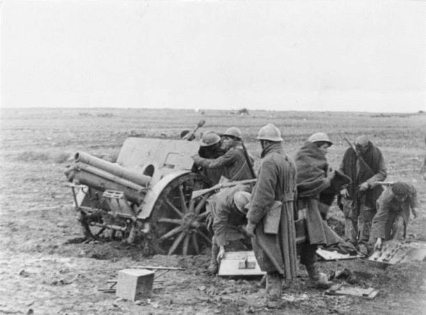 Artillery piece and crew at Guadalajara, 1937.