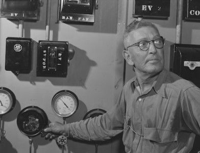 An engineer tinkers with the air conditioning in a Washington grocery store, Majory Collins, July 1942. Library of COngress. Public Domain.