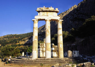 The Temple of Athena at Delphi. © akg-images