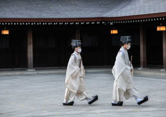 Shinto priests at Meiji Shrine, Tokyo, 1 January 2021 © Carl Court/Getty Images.