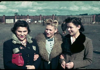 Three unidentified Jewish women in the Kutno ghetto, Poland, 1940, by Hugo Jaeger.