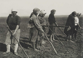 kolkhoz [collective farm] women working in a field, 1930s.