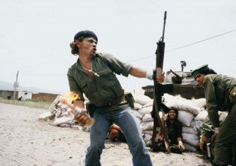 Sandinistas at the walls of the Estelí National Guard headquarters, Nicaragua, 1979.