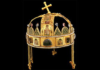 National symbol: the 'Holy Crown'. Bridgeman/National Museum Budapest