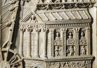 Relief showing the construction of a building using a crane, from the tomb of the Haterii, Rome, first century AD. Universal Art Archive/Alamy Stock Photo.