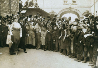 Queen Mary being cheered by a crowd of workers at William Doxford & Sons Ltd, Sunderland, 15 June 1917. Tyne & Wear Archives & Museums. Public Domain.