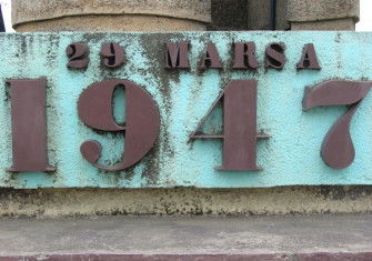 Monument commemorating the 1947 Malagasy Uprising, 2004. Robin Taylor (CC BY 2.0)