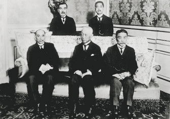 Japanese delegates to the Paris Peace Conference, 1919. Standing (left to right): Hikokichi Ijūin and Keishirō Matsui; seated (left to right): Baron Makino Nobuaki, Prince Kinmochi Saionji and Viscount Sutemi Chinda. Library of Congress. Public Domain.