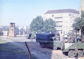 Provisional East German border installations and watchtower, Berlin, c. 1961. Allied Museum/US Army Photograph. Public Domain.