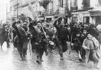 Soldiers of the International Brigades returning from the front, March 1937. Narodowe Archiwum Cyfrowe. Public Domain.