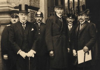 Pepresentatives of the French government at the war crimes trial in Leipzig, 1921. Sueddeutsche Zeitung Photo/Alamy Stock Photo.