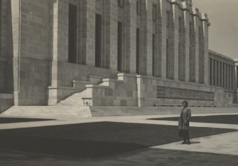 The facade of the Palace of Nations, headquarters of the League of Nations, c. 1938. ETH Library Zurich, Image Archive / Ans_14923-61-AL. Public Domain.