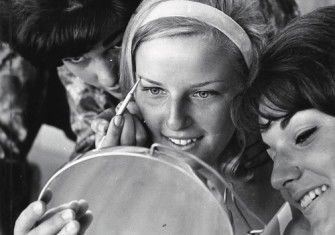 ‘Linda Vesco instructs Edith and Peggy’ at the Beauty Farm, 17 August 1963. Valley Times Collection/Los Angeles Public Library.