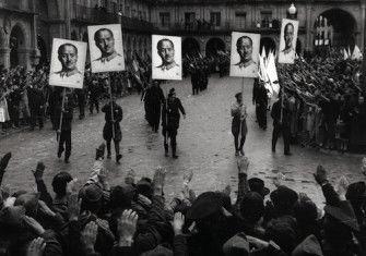 A parade in Salamanca celebrates the occupation of Gijón by Francoist troops, September 1937. Geopix/Alamy Stock Photo.