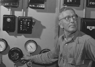 An engineer tinkers with the air conditioning in a Washington grocery store, Majory Collins, July 1942. Library of COngress. Public Domain.