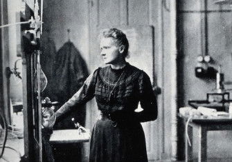 A portrait of Marie Curie in her laboratory. Wellcome Collection. Public Domain.