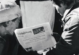 Tibetans reading Tibet Daily, 1989. Ma Jingqui/AFP/Getty Images.