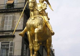 449px-Jeanne_d-arc_place_parisienne.jpg