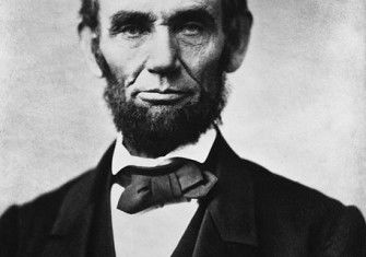 456px-Abraham_Lincoln_head_on_shoulders_photo_portrait.jpg