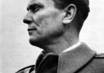 Josip_Broz_Tito_Bihać_1942.jpg