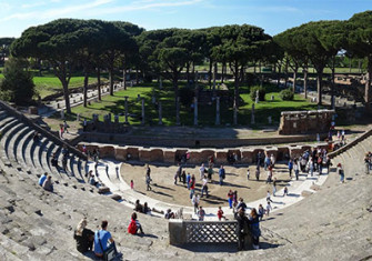 'Panoramica Teatro di Ostia' by Livioandronico2013 - Own work. Licensed under CC BY-SA 3.0 via Wikimedia Commons.