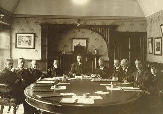 Local tribunal in the town clerk’s office, Tenant Street, Derby, c.1916-18.