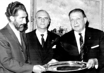Angel Sanz-Briz (centre) when he was the Spanish consul-general in New York, January 1963