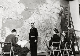 A challenging relationship: air raids against Germany are planned, 1944.