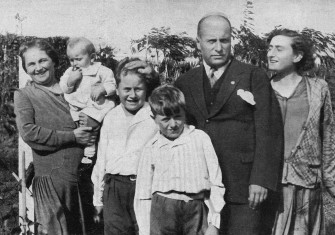 Mussolini in the company of his legitimate family, 1929.