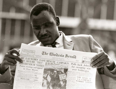 Man reading the Rhodesia Herald, November 1964.