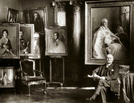 De László in his London studio, 1937. 