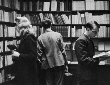 Browsing in an Oxford bookshop, January 1946 © Kurt Hutton/Picture Post/Hulton Getty Images.