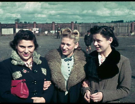 Three unidentified Jewish women in the Kutno ghetto, Poland, 1940, by Hugo Jaeger.