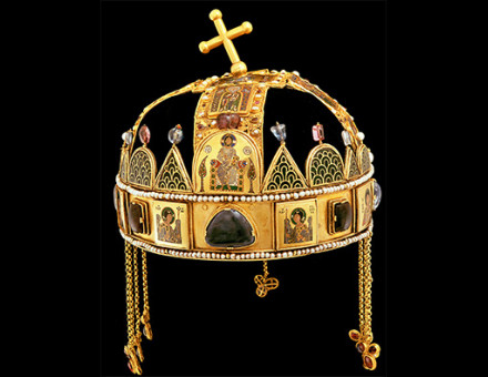 National symbol: the 'Holy Crown'. Bridgeman/National Museum Budapest