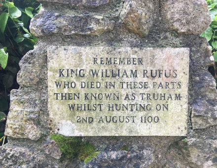 Memorial stone for William II in the grounds of Beaulieu Abbey, Hampshire. Photographed in 2018. Wiki Commons/Mervyn.