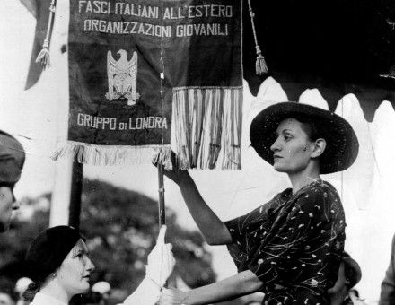 Edda Mussolini presenting a banner at the Banco Commerciale Italiana ground at Edgware, 17 June 1934. Alamy.