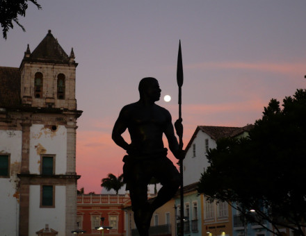 A statue of Zumbi dos Palmares, in Alagoas, Brazil. Photograph by Gorivero (CC BY-SA 3.0).