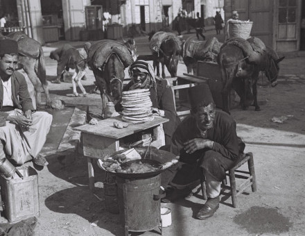 A falafel vender in the Old City of Jerusalem, Palestine, c. 1935. Zoltan Kluger. National Photo Collection of Israel. Public Domain.