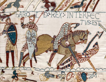 A scene from the Bayeux Tapestry, popularly believed to show the death of King Harold. Myrabella. Public Domain.