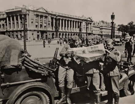 German soldiers studying a newspaper from home on the Place de la Concorde in Paris, 1940. New York Public Library. Public Domain.