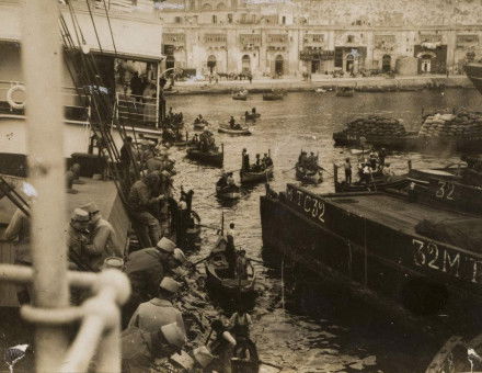 French troops arrive in Greece to join the Serbs on the Salonika Front. Université de Caen Normandie. Public Domain.