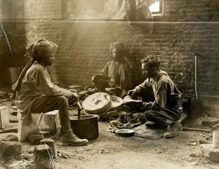 Indian cavalry troopers preparing a meal in Estrée Blanche, France, 25 July 1915. British Library. Public Domain.