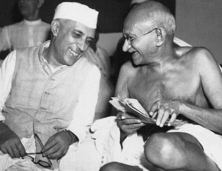  Jawaharlal Nehru sharing a joke with Mahatma Gandhi, during a meeting of the All India Congress, Mumbai, July 6, 1946. Public Domain.