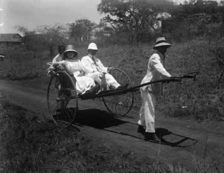 A French couple on a rickshaw in Madgascar, taken by the Swedish photographer Walter Kaudern, c. October 1912. The Museum of World Culture. Public Domain.